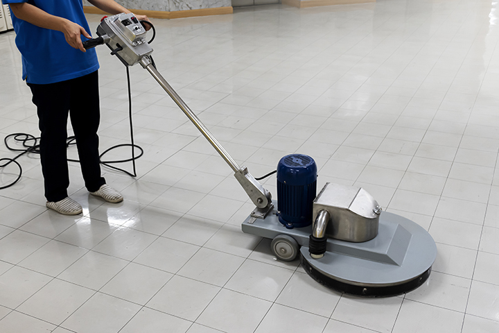 Cleaning lady with washing machine